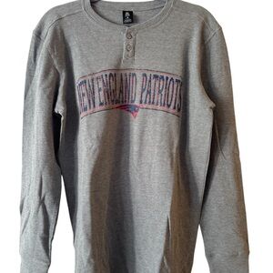 New England Patriots Gray Long Sleeve Waffle Knit Henley Tee with Graphic